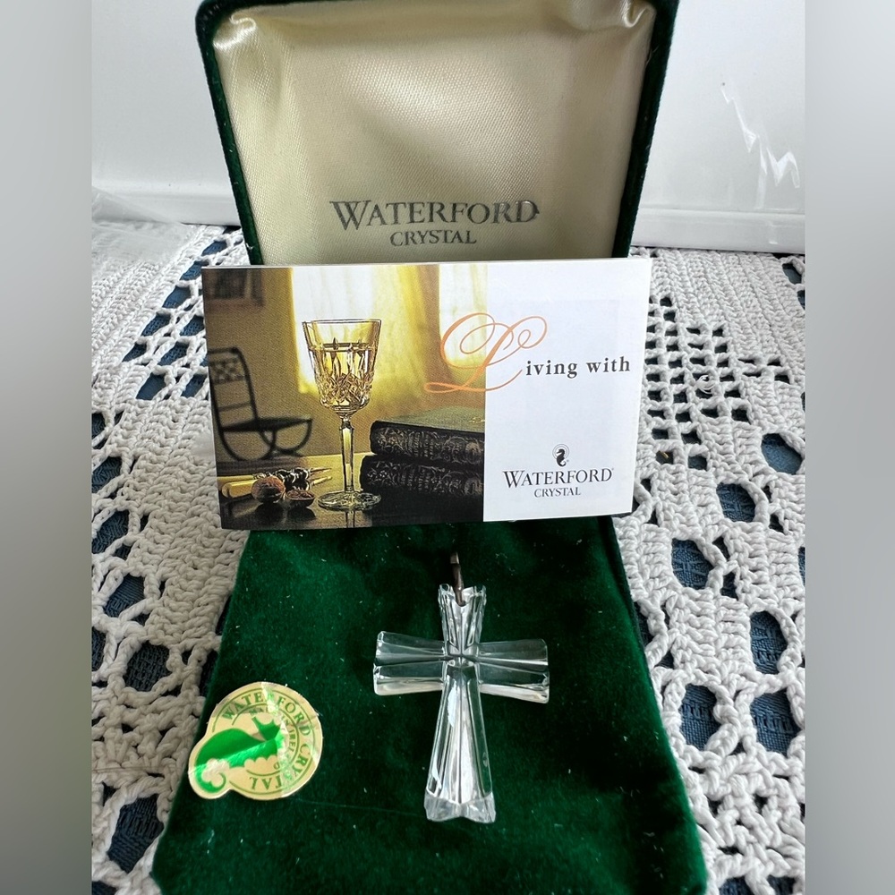 Waterford crystal cross pendant from 1995 in original case with brochure & bag
